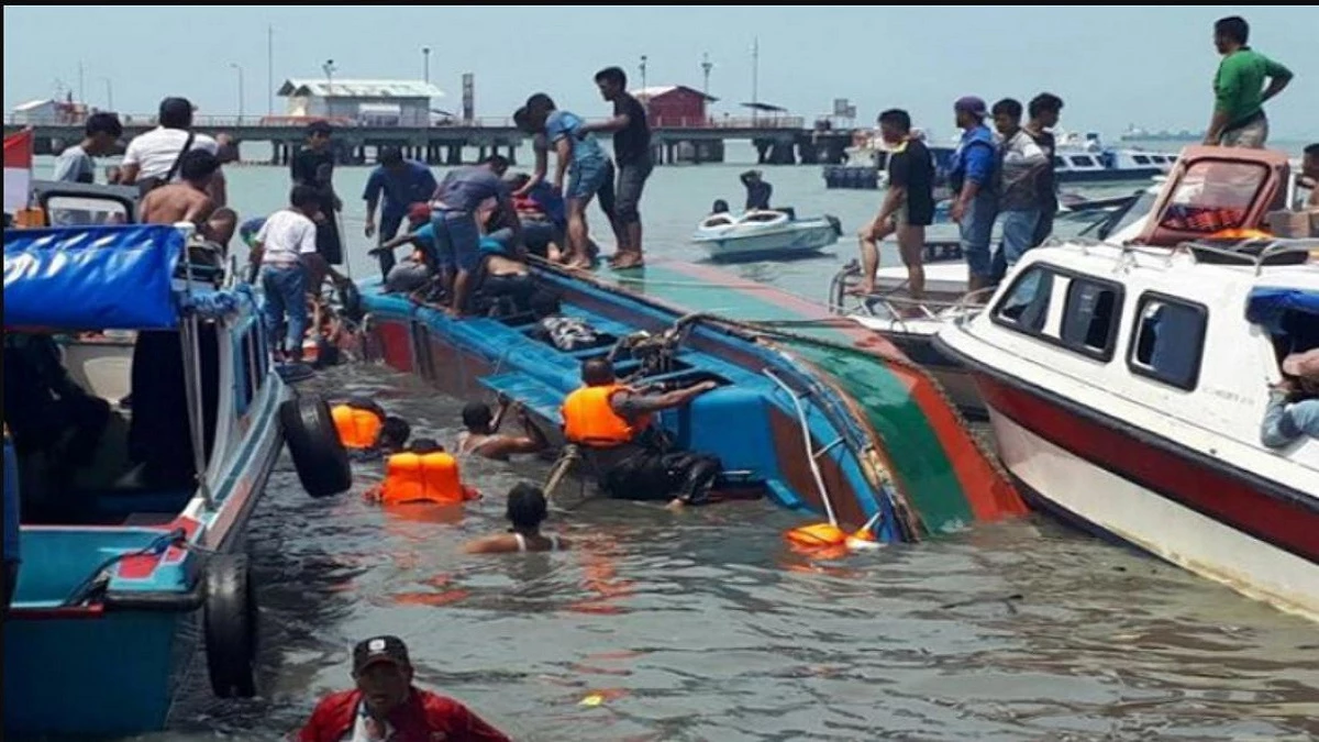 11 Indonesians survive days in sea after boat capsizes, 22 missing