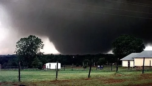 Sprawling storms, tornadoes kill 3 in US midwest