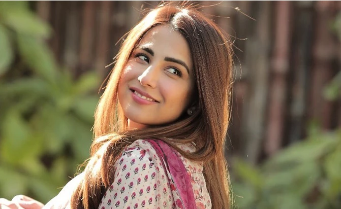 Ushna Shah feels people who resist ‘Dill Dill Pakistan’ are ABNORMAL