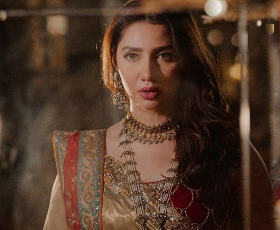 Mahira Khan unveils her unseen Walima pictures