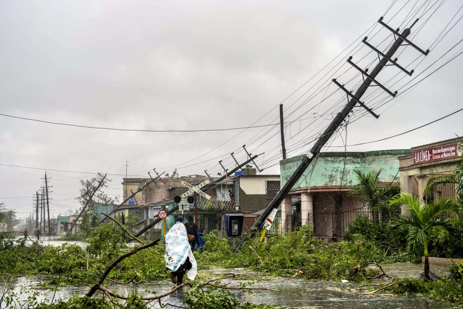 Most of Cuba hit by power outages: minister