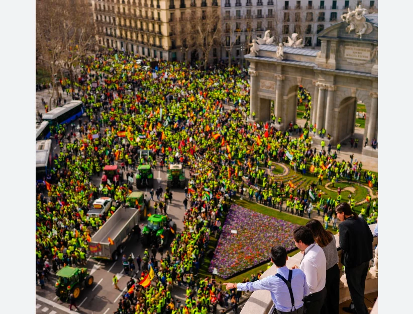 Spanish farmers stage fresh protests in Madrid