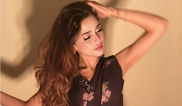 Aima Baig’s controversial saree lands her in trouble