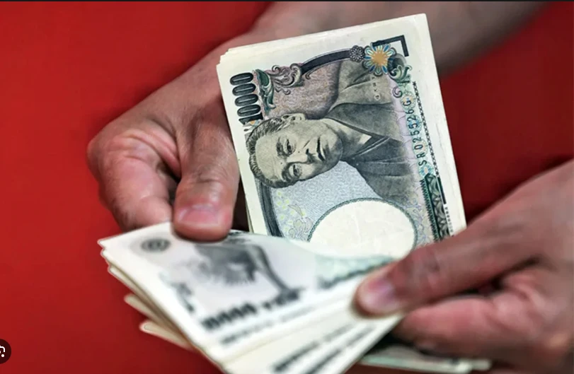 Japanese yen hits 16-year low against euro