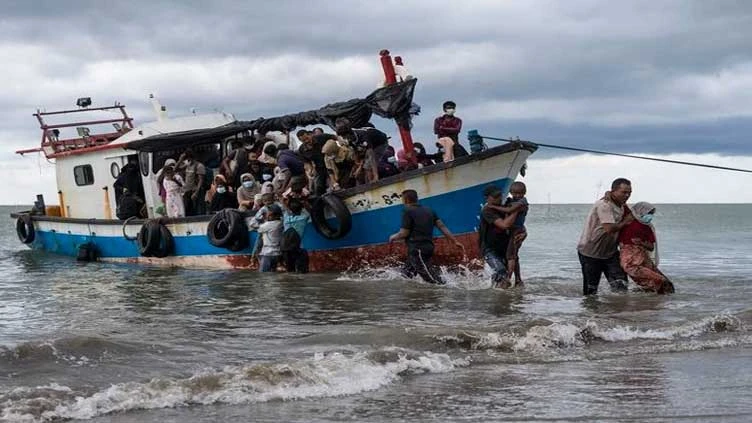 Boats with Rohingya refugees capsize off Indonesia: fishermen