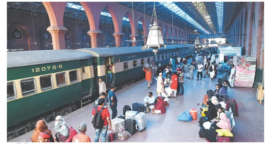 Pakistan Railways to roll out four special trains on Eid