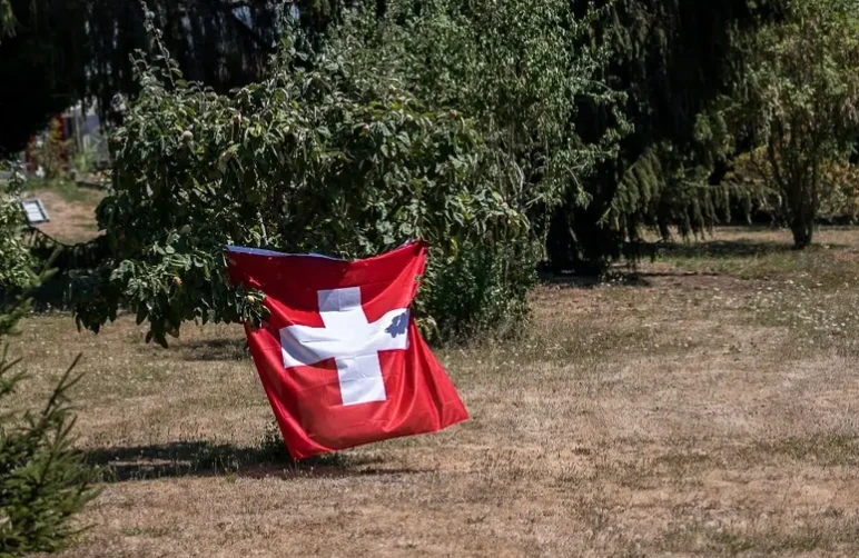 Swiss move towards vote on reinforcing neutrality