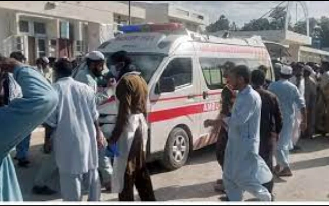 Two injured as dacoits spray ambulance with bullets in Shikarpur