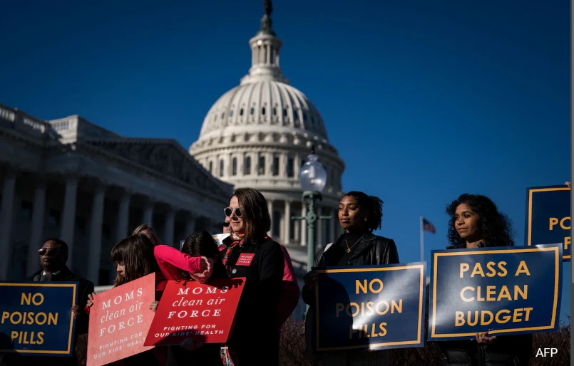 US Senate passes government funding bill, averting shutdown