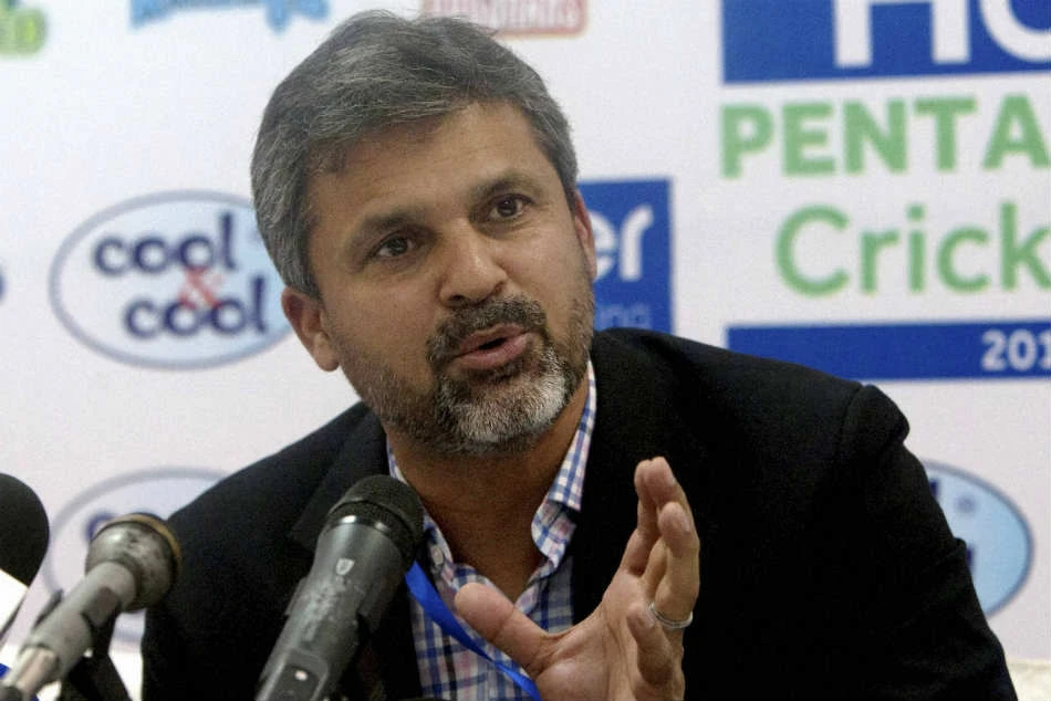 Moin Khan urges PCB to hire local coaches  