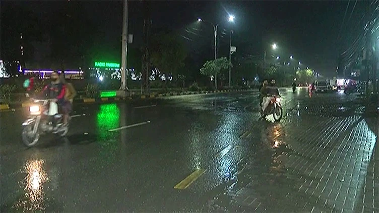 Rain in central Punjab turns weather chilly