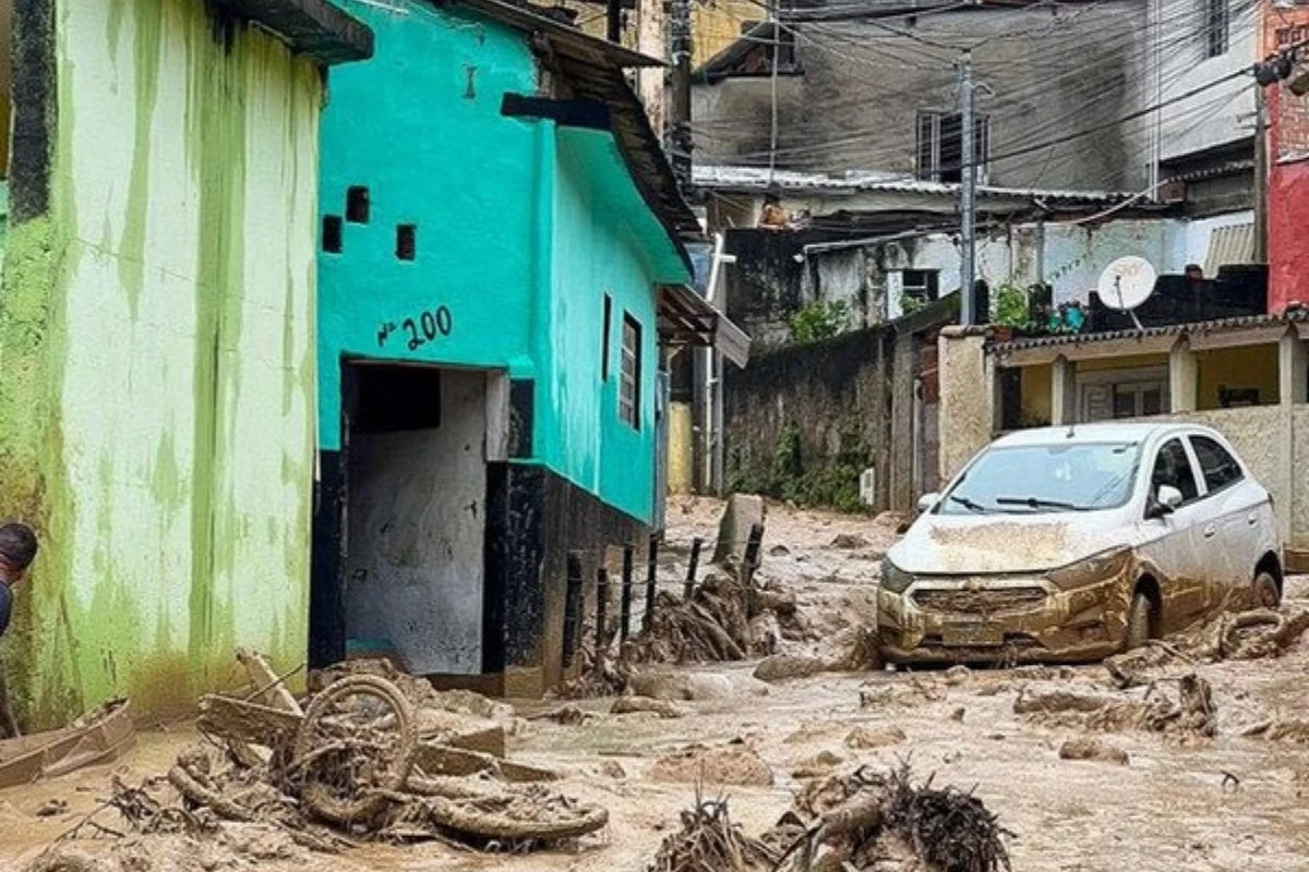 Southeast Brazil battered by downpours, at least a dozen killed