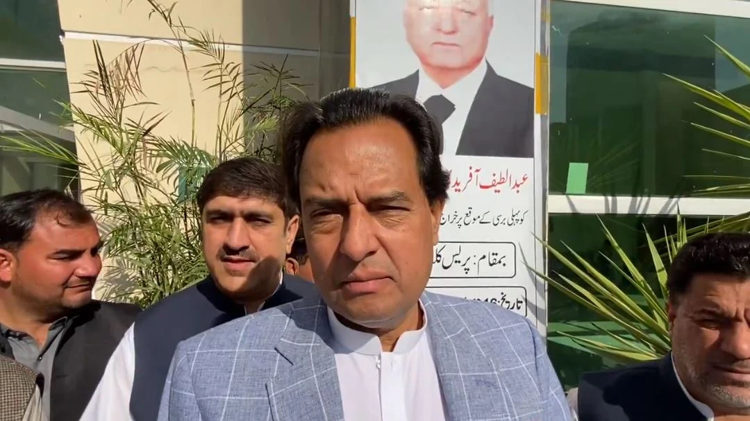 Capt Safdar says KP govt should pay back Rs1100 billion loans