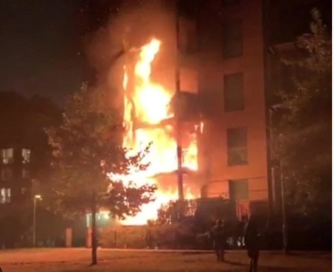 Fire guts residential flat in Karachi