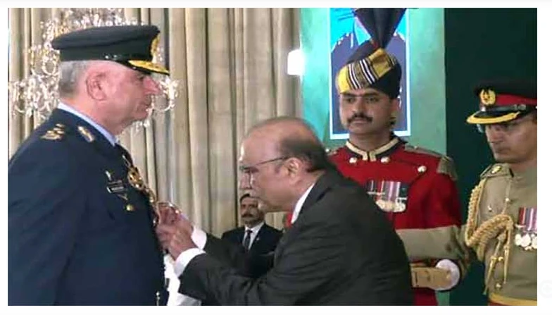 President confers military awards upon officers of Pakistan Armed Forces