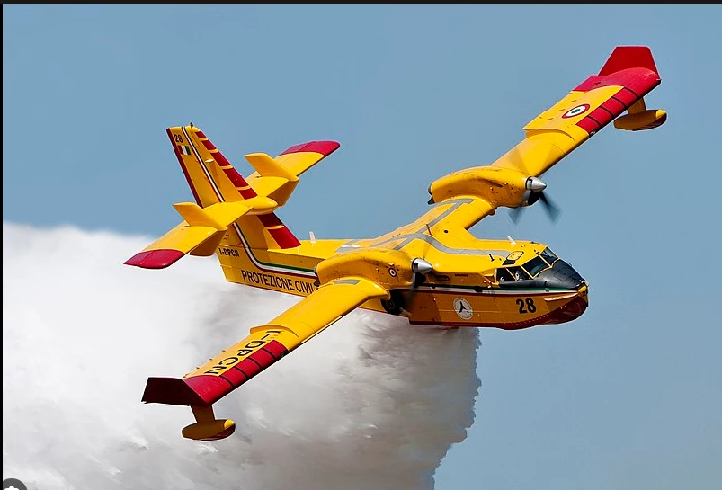 Greece to buy seven Canadian water bombers for wildfires