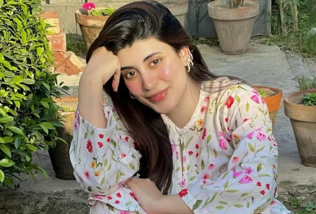 Masses hypnotized by Urwa Hocane's delightful fashion choices