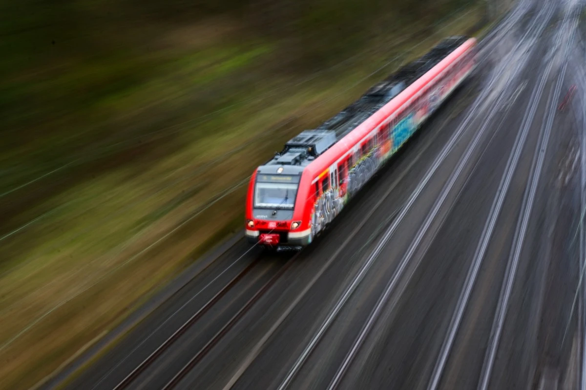 Strike-hit German rail operator agrees to 35-hour week