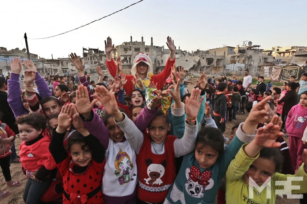 Clowns try to put smiles back on faces of Gaza children