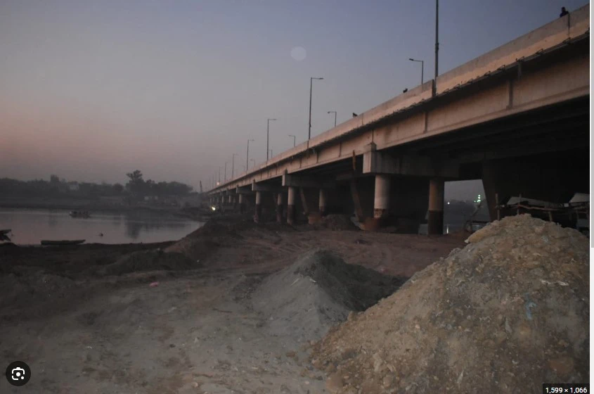 LDA installs first garder of new Ravi Bridge in Lahore