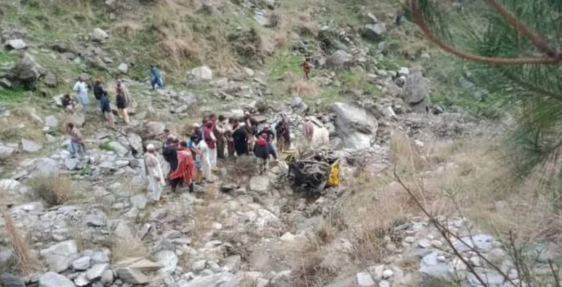 Eight family members die van falls into ditch in Buner