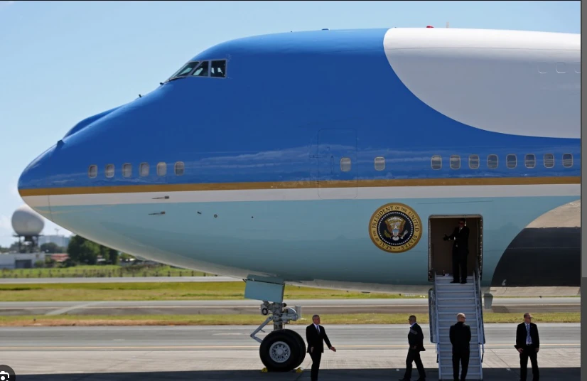 Sticky-fingered journalists on Air Force One put on notice