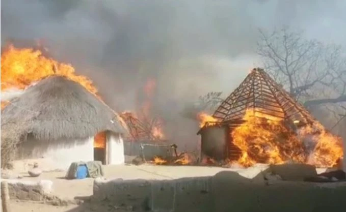 13 houses burnt to ashes in two incidents of fire in Kandiaro