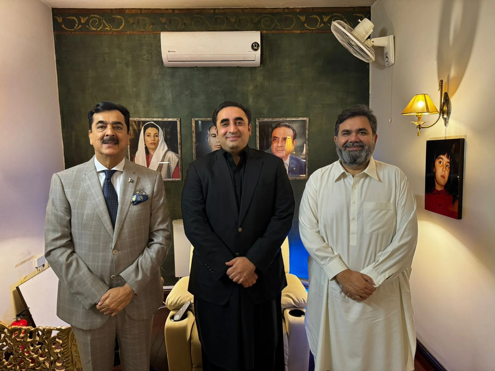 Bilawal meets Gilani