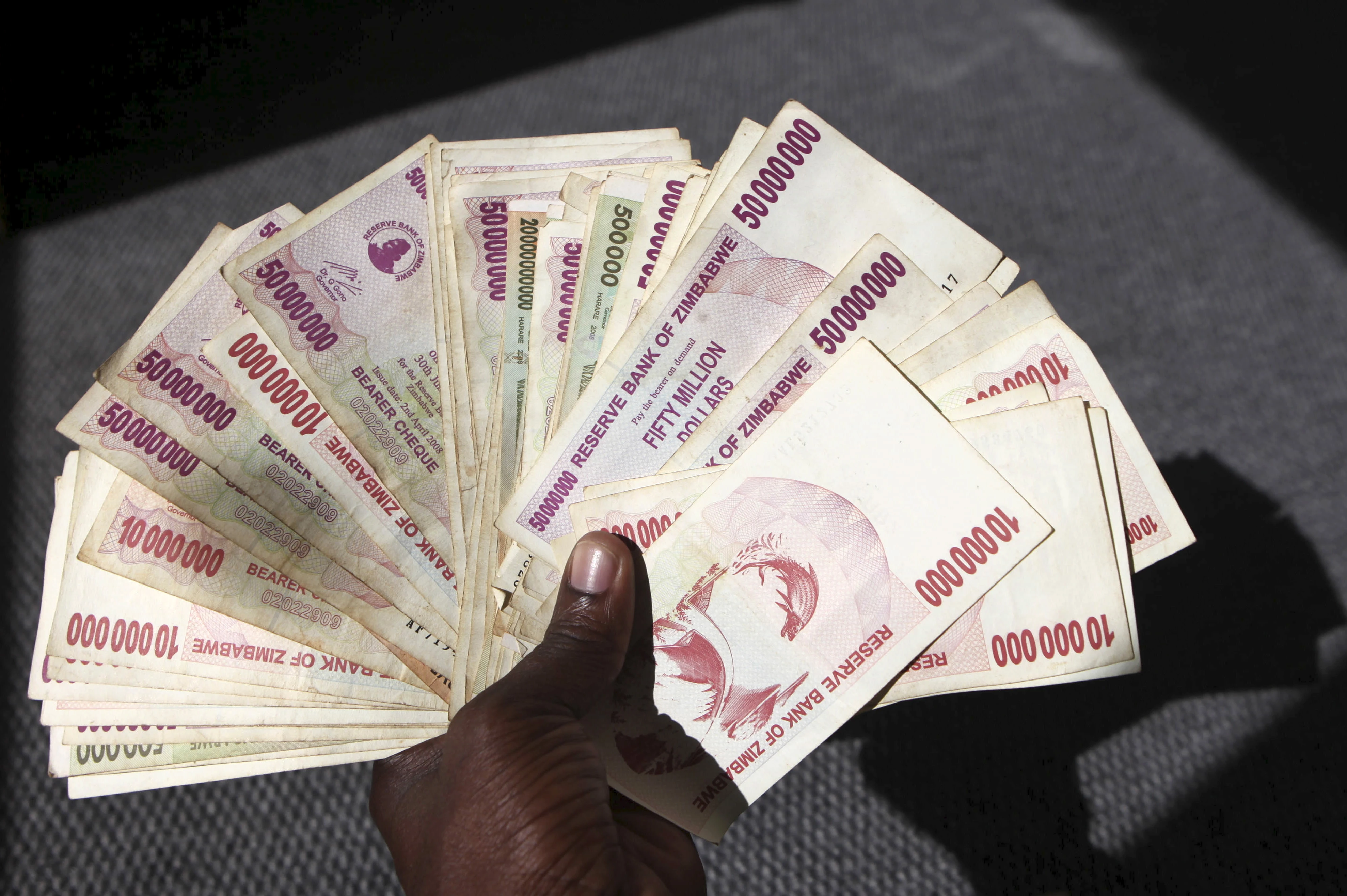 Zimbabwe launches new gold-backed currency