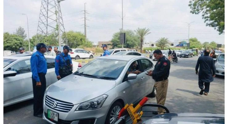 Campaign to put warning stickers on token tax defaulter vehicles continues in Lahore   