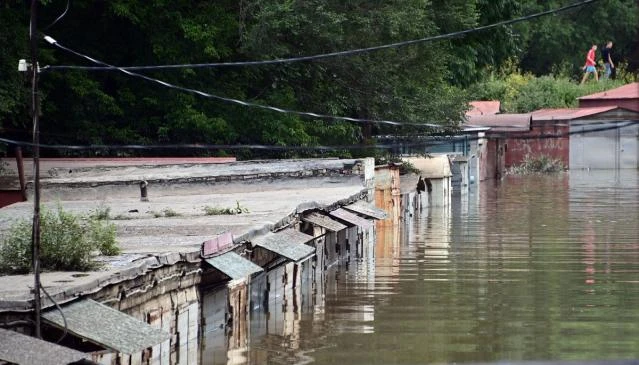 Russia evacuates over 4,000 people after dam burst