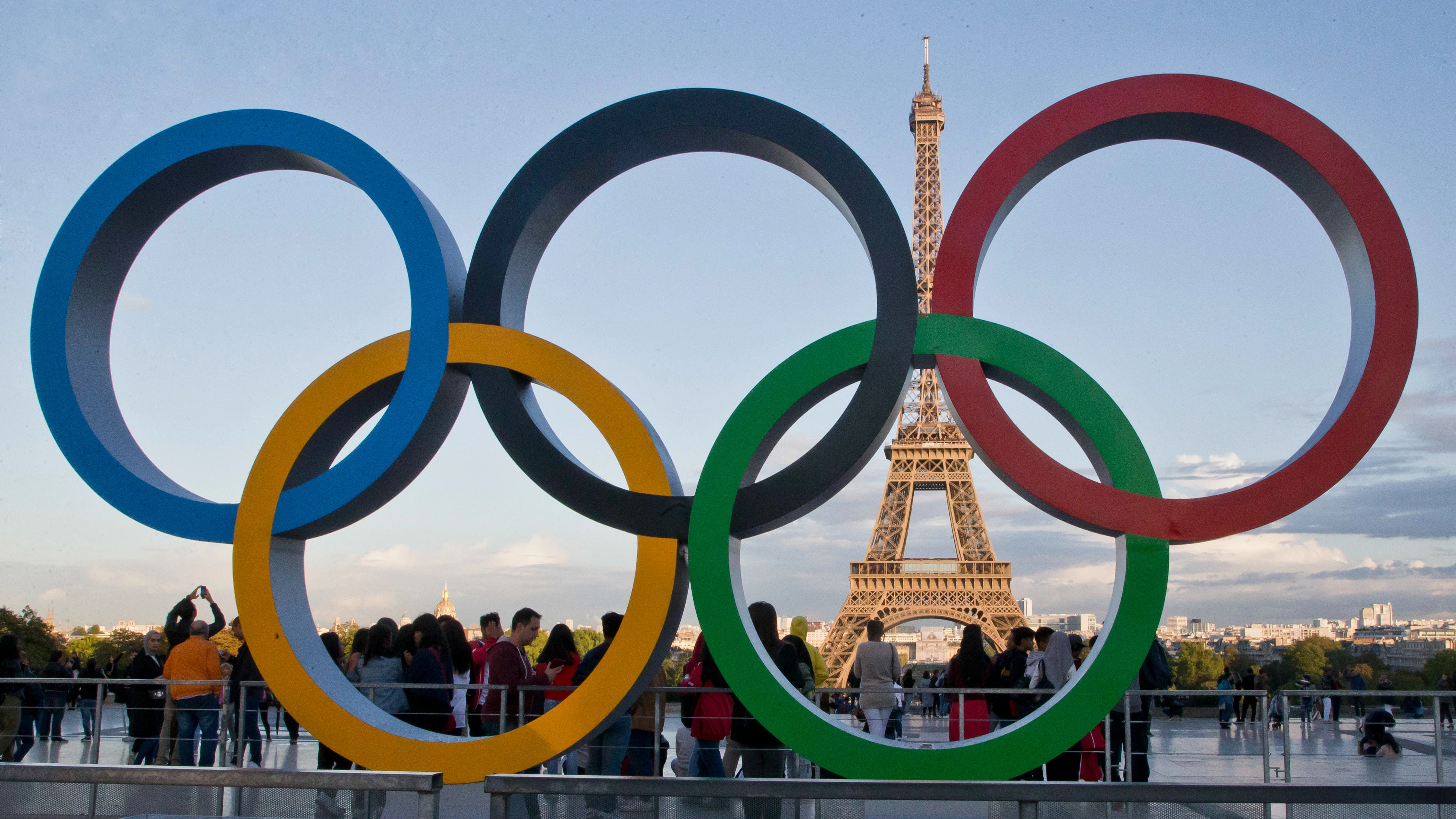 Olympic rings to adorn the Eiffel Tower during Games