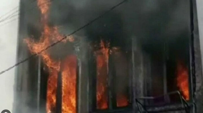 Two injured as fire sweeps Lahore house