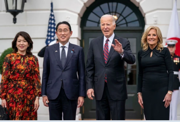 Biden woos Japan PM with Paul Simon and moonshots