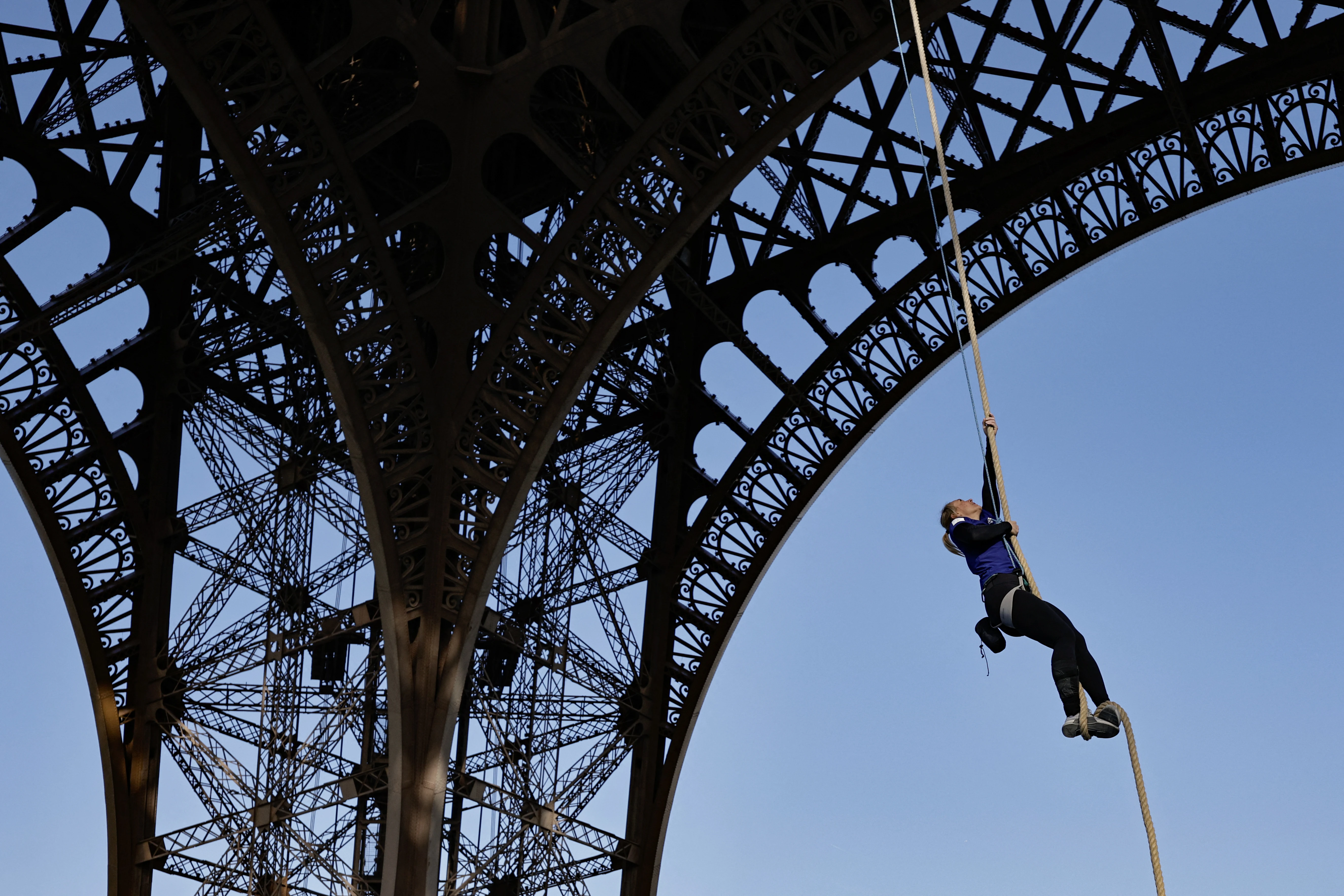 French athlete breaks world record after climbing Eiffel Tower