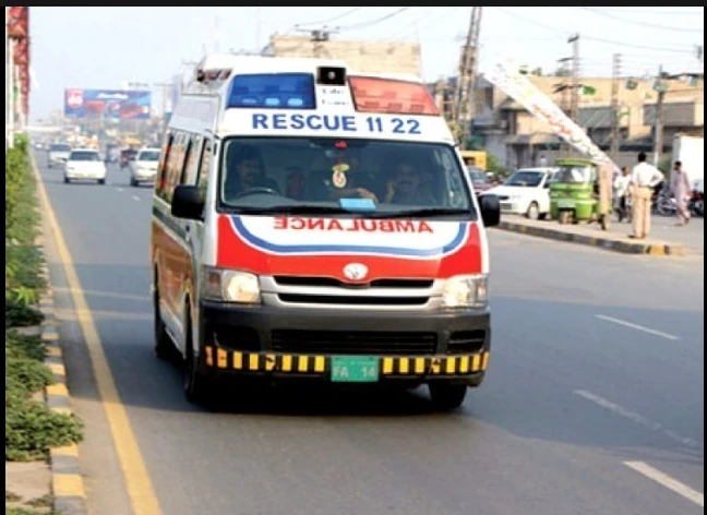 Man dies in bus-rickshaw collision in Lahore