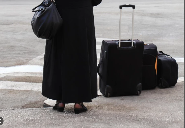 Nun leaves suitcase with dead friend's bones on Santiago street