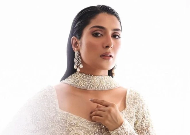 Netizens disappointed with Ayeza Khan's Eid outfit choice