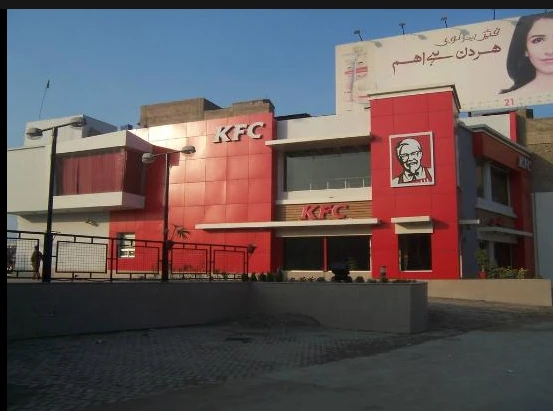 Police save KFC outlet from attack in Larkana