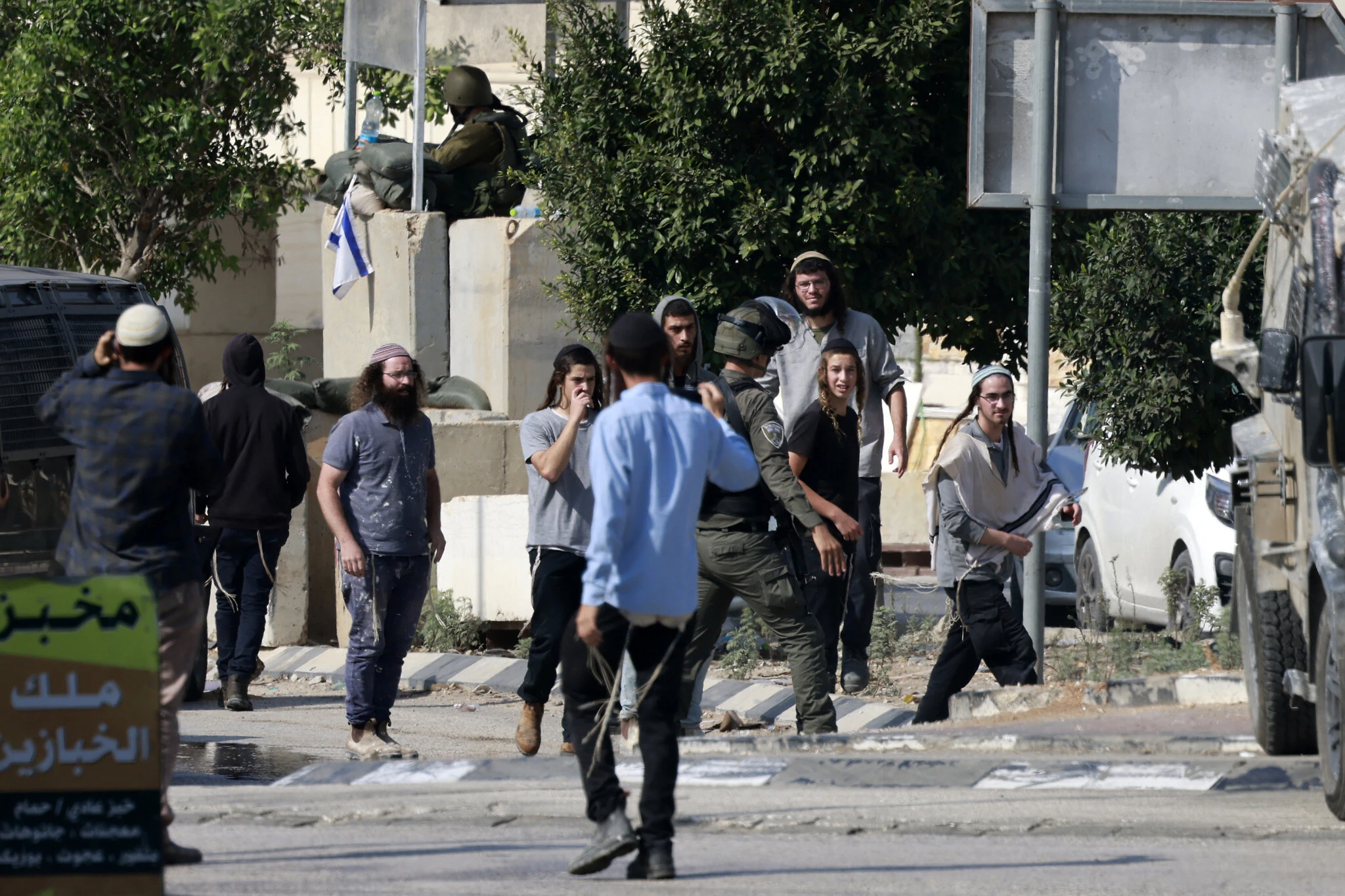 Hunt for Israel teen resumes in West Bank after settler attacks