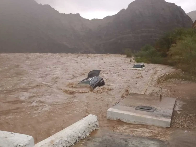 Oman floods kill 16 including schoolchildren