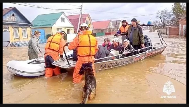 Russia orders fresh evacuations in Siberia amid flood fears