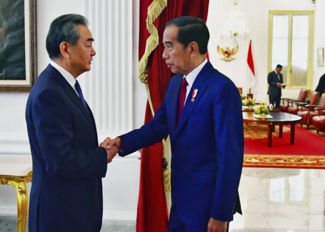 China's Wang meets Indonesia's Jokowi, president-elect Prabowo