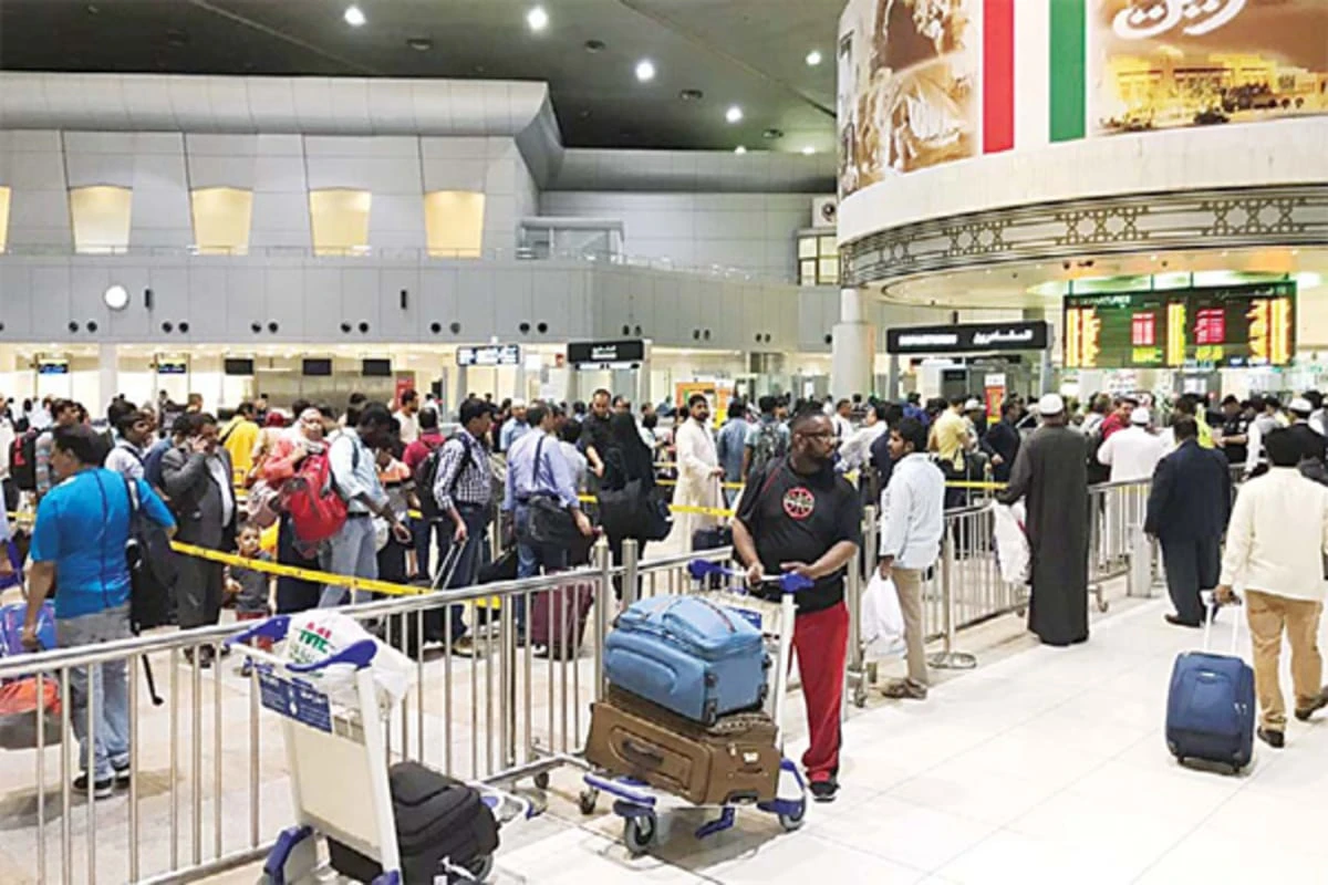 Over 50 Pakistanis including kids stranded at Kuwait Airport for two days