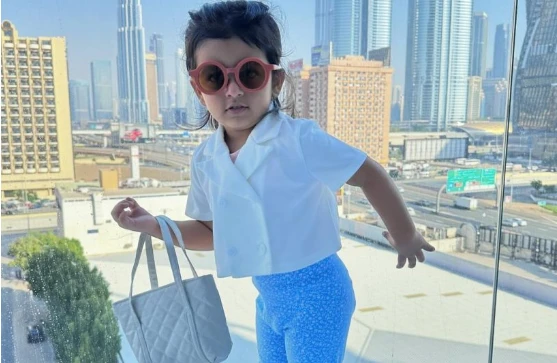 Little Alyana's style and poses leaves netizen's in awe