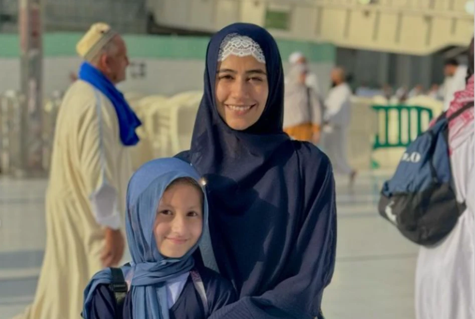 Lucky Syra Yousuf celebrates birthday with daughter in Makkah