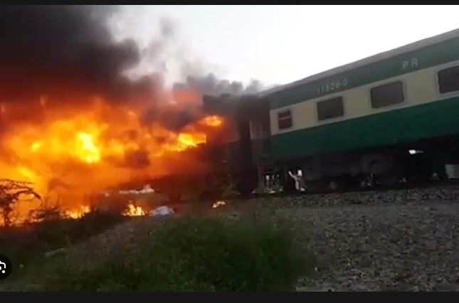 Train engine catches fire in Rahimyar Khan