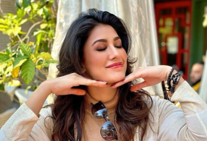 Comfort & tranquility: Mehwish Hayat embraces inner peace in solo life moments