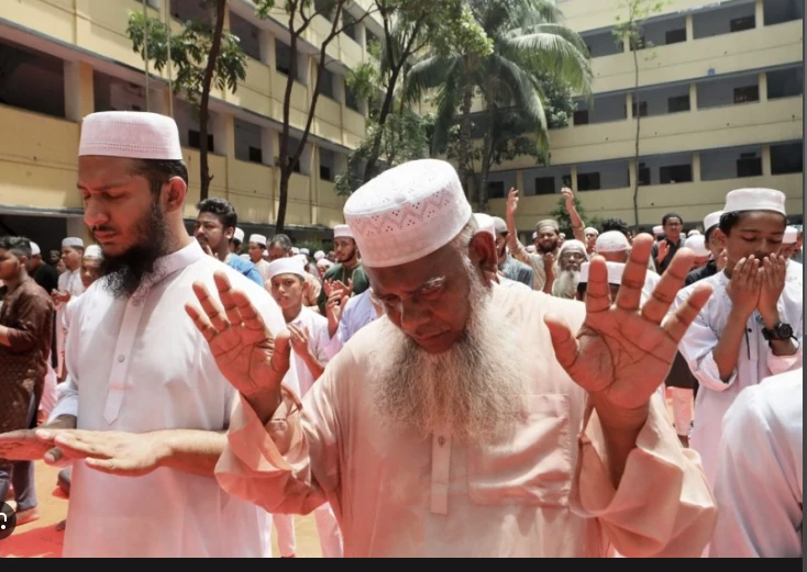 Thousands in heatwave-hit Bangladesh pray for rain