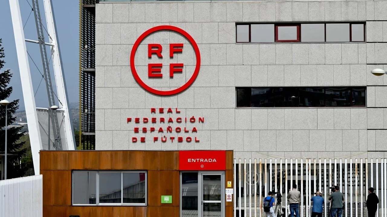 Spanish govt to 'oversee' scandal-hit football federation